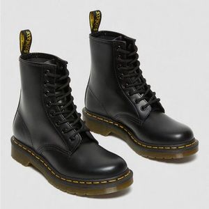 Dr. Marten 1460 WOMEN'S SMOOTH LEATHER LACE UP BOOTS